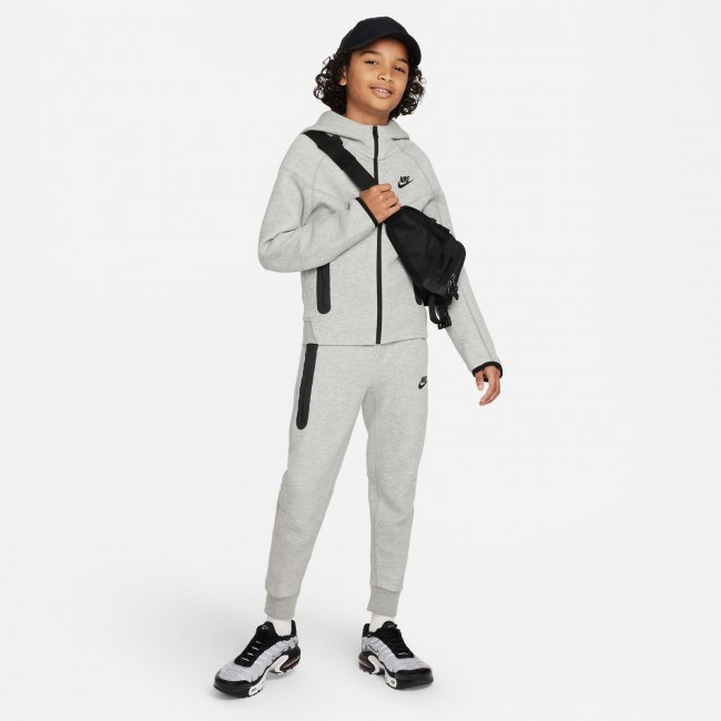 Youth nike hotsell tech fleece