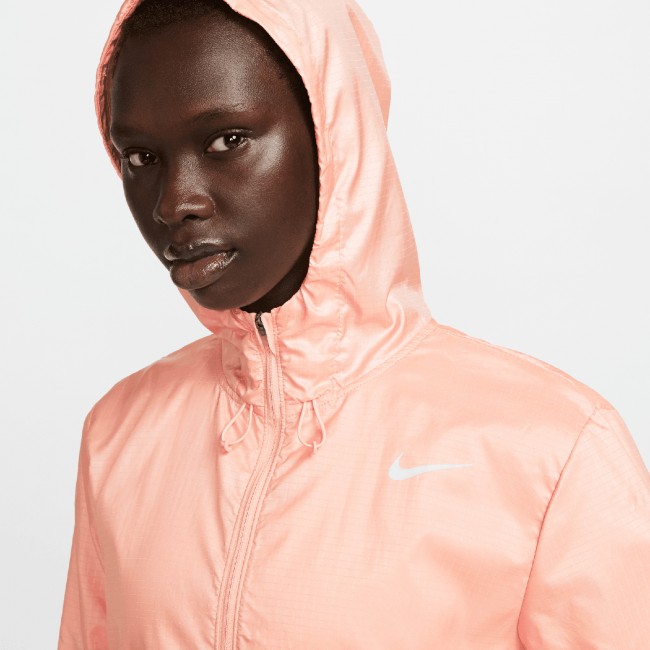 Nike essential women s running jacket Sportland
